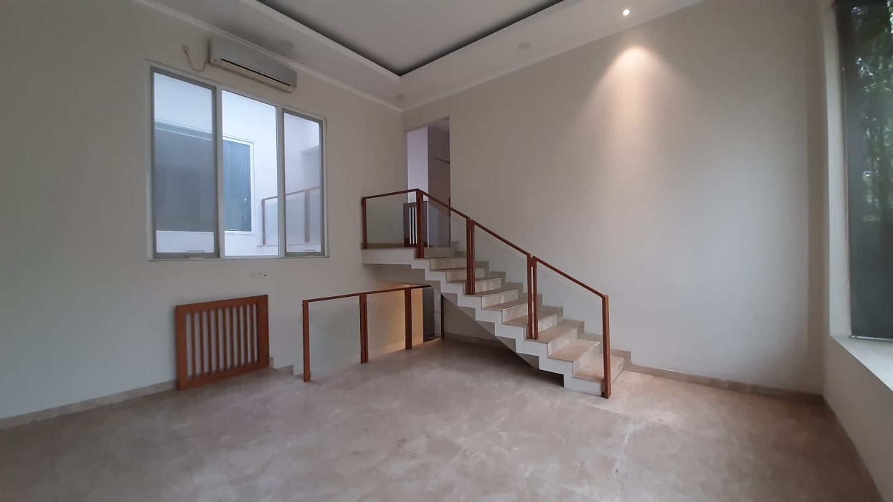 Ternyaman Rumah di Antasari Lengkap Kolam Renang