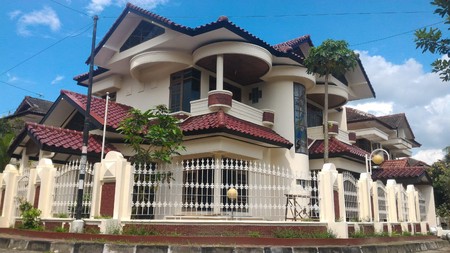 Dijual Rumah Elegant, Full Furnished, Perumahan Elite Strategis di Puri Gejayan Indah, Condongcatur, Sleman.