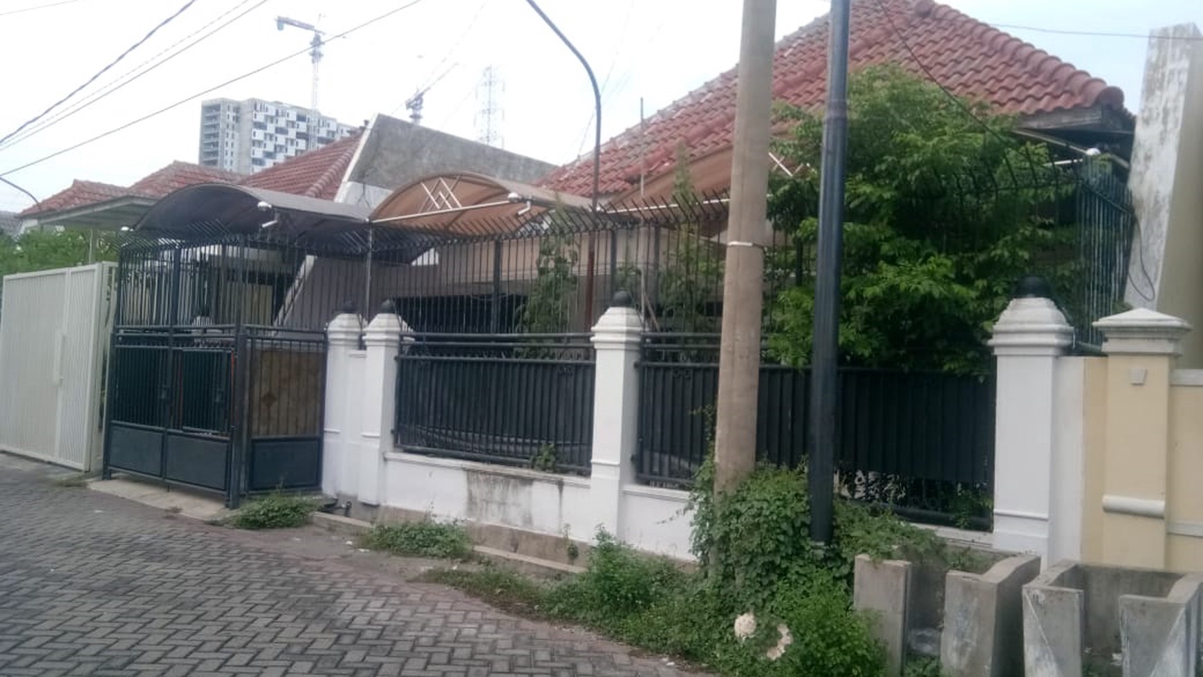 Rumah manyar tirtoyoso  utara