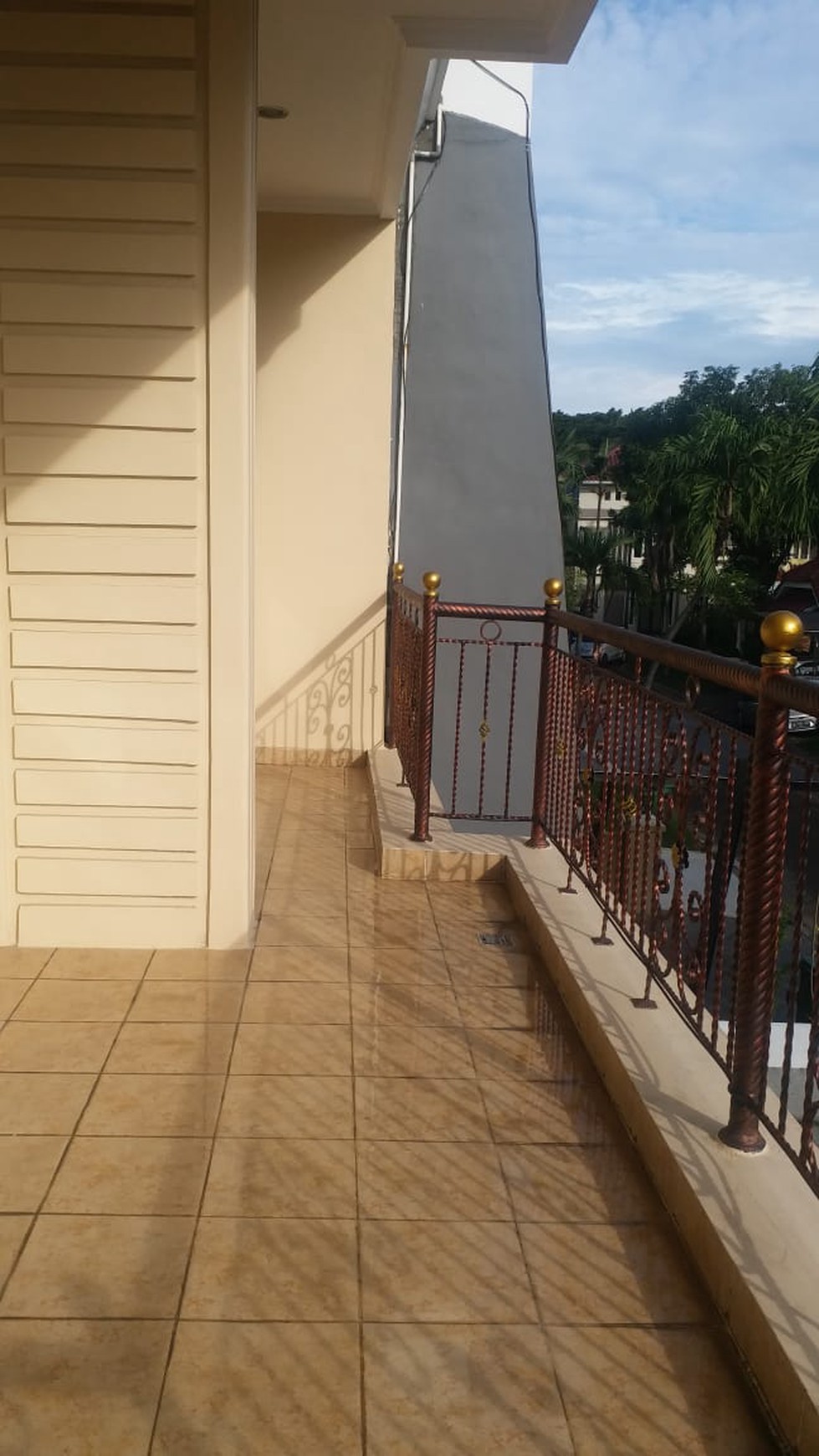 Dijual Rumah Di Gn. Davos Taman Bromo Lippo Karawaci Tangerang