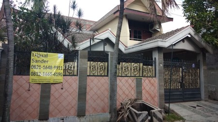 Rumah simpang darmo permai selatan