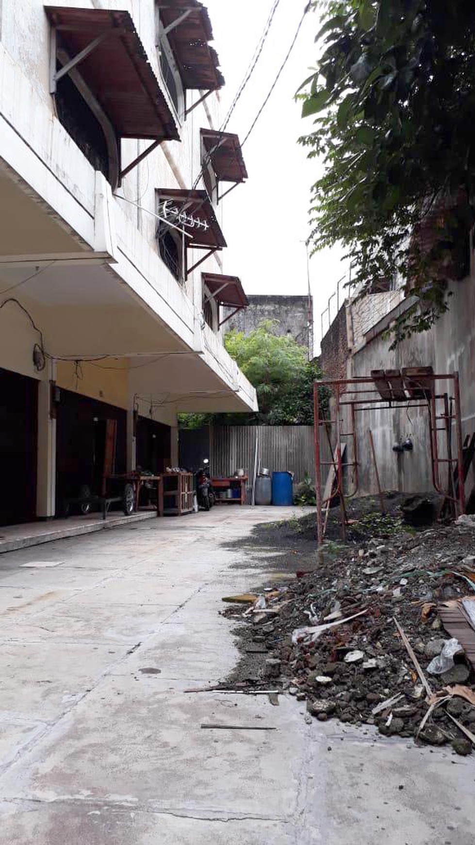 Jual 4 Ruko 3 Lantai, Samping Ruko ada tanah kosong 120 m2