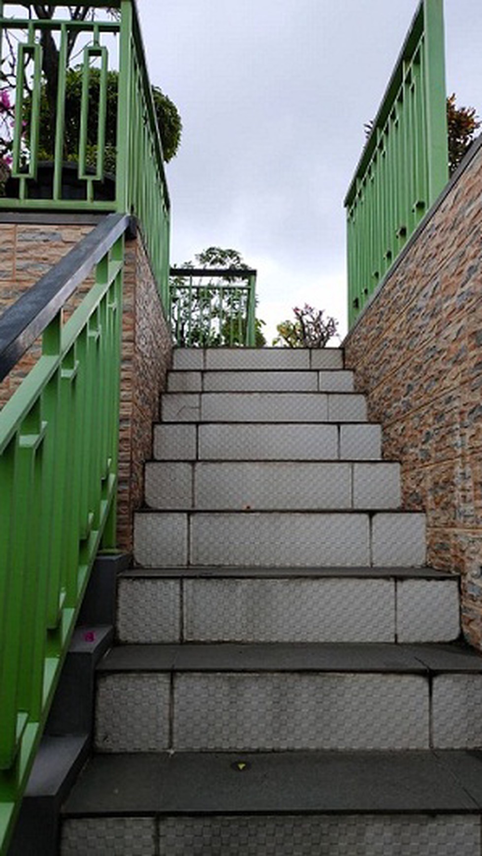 DiJual Rumah Bagus rapih di Alicante Gading serpong - Tangerang Selatan