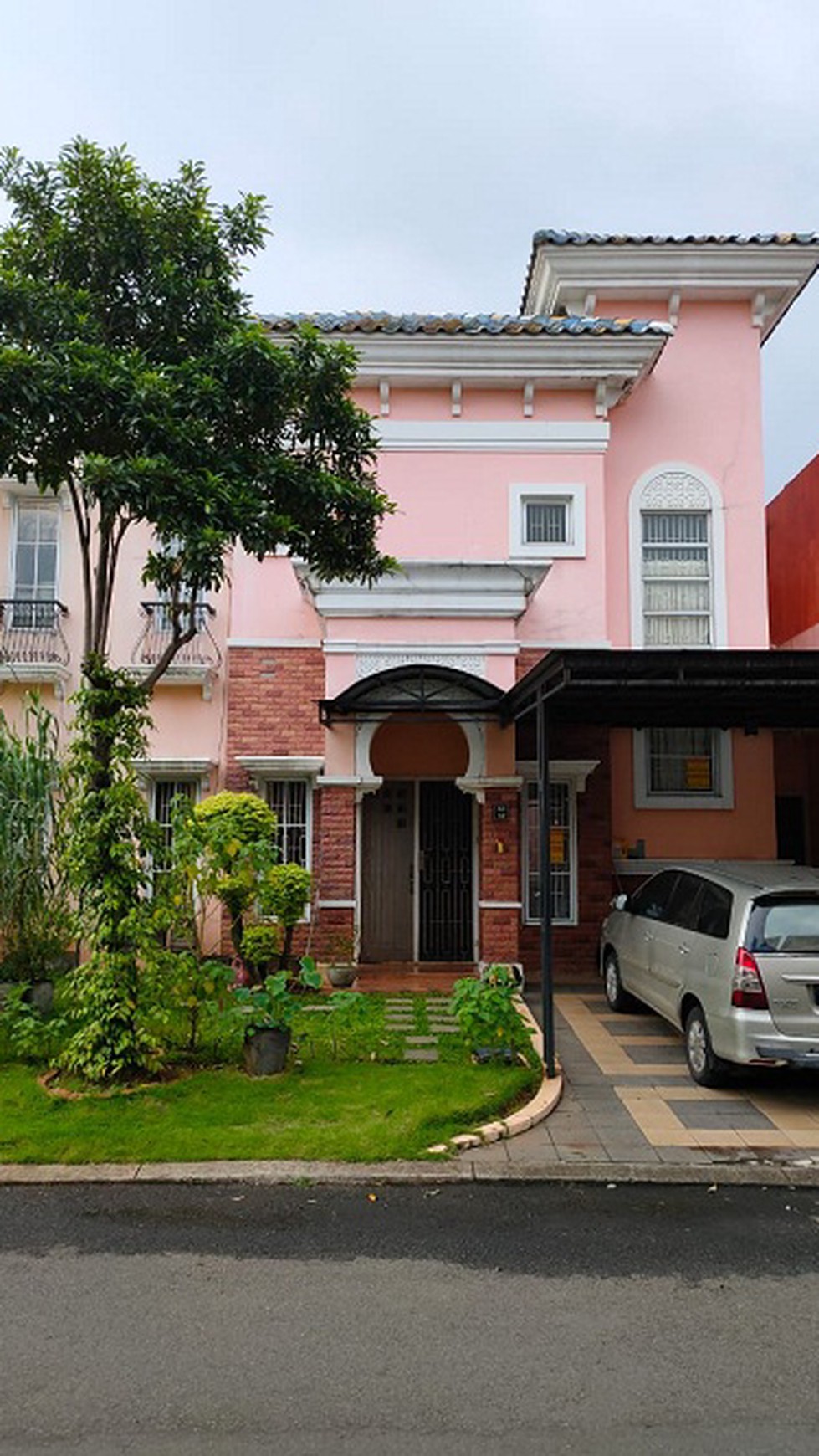 DiJual Rumah Bagus rapih di Alicante Gading serpong - Tangerang Selatan