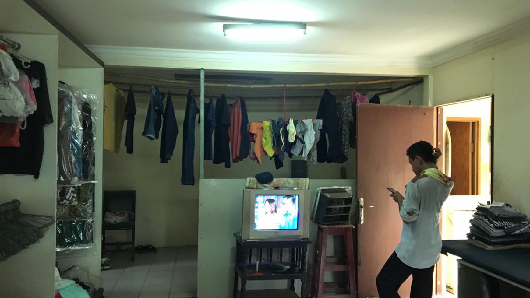 Ruko siap pakai, Lokasi  di Jalan Utama  Di Pesanggrahan DKI Jakarta Selatan