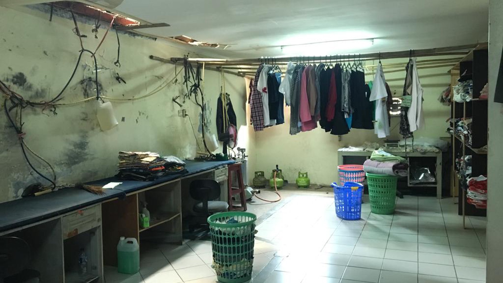 Ruko siap pakai, Lokasi  di Jalan Utama  Di Pesanggrahan DKI Jakarta Selatan