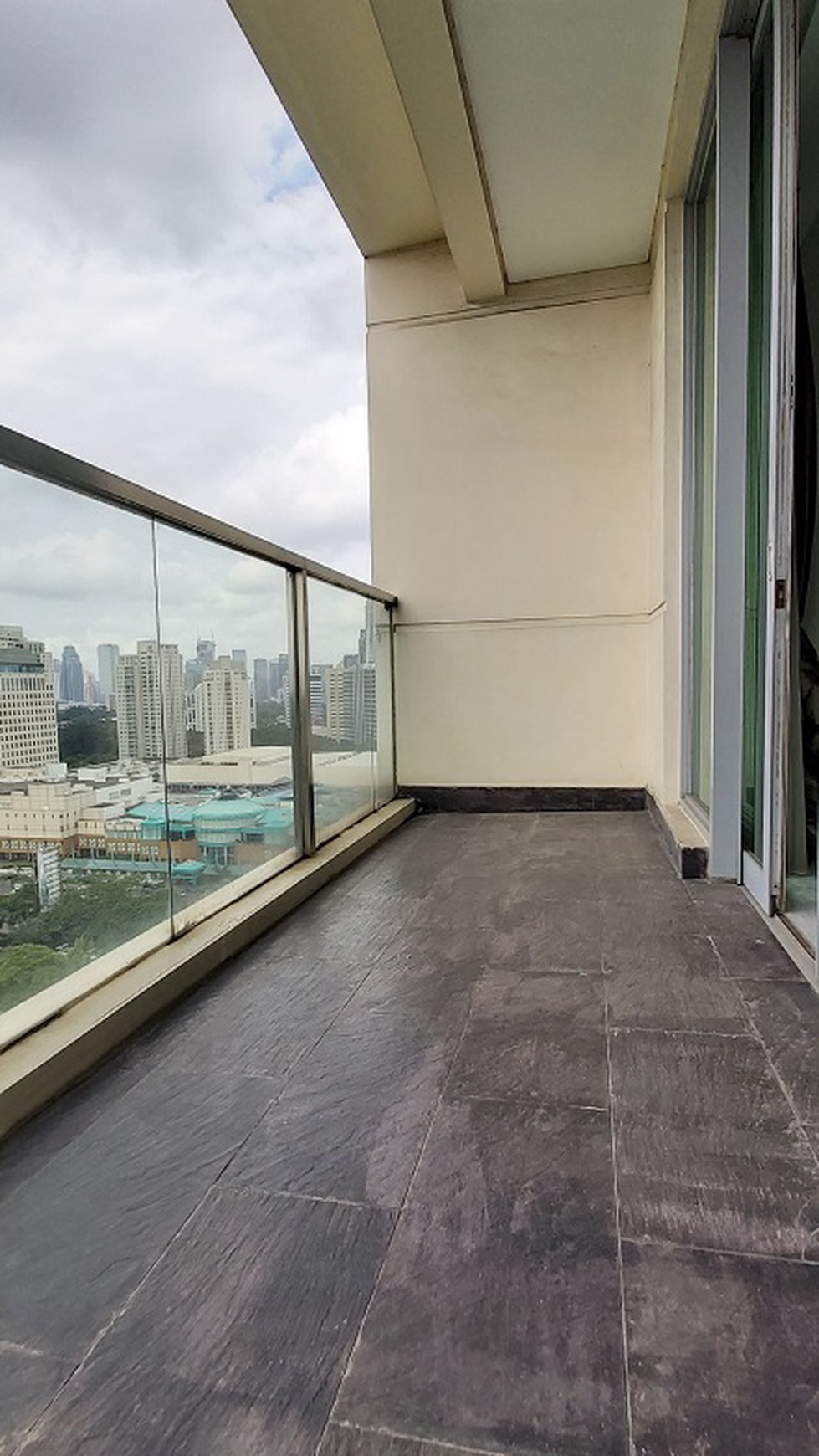 Apartemen Disewakan di Senayan City Residence, High Floor, Senayan Golf View,3 Bedrooms