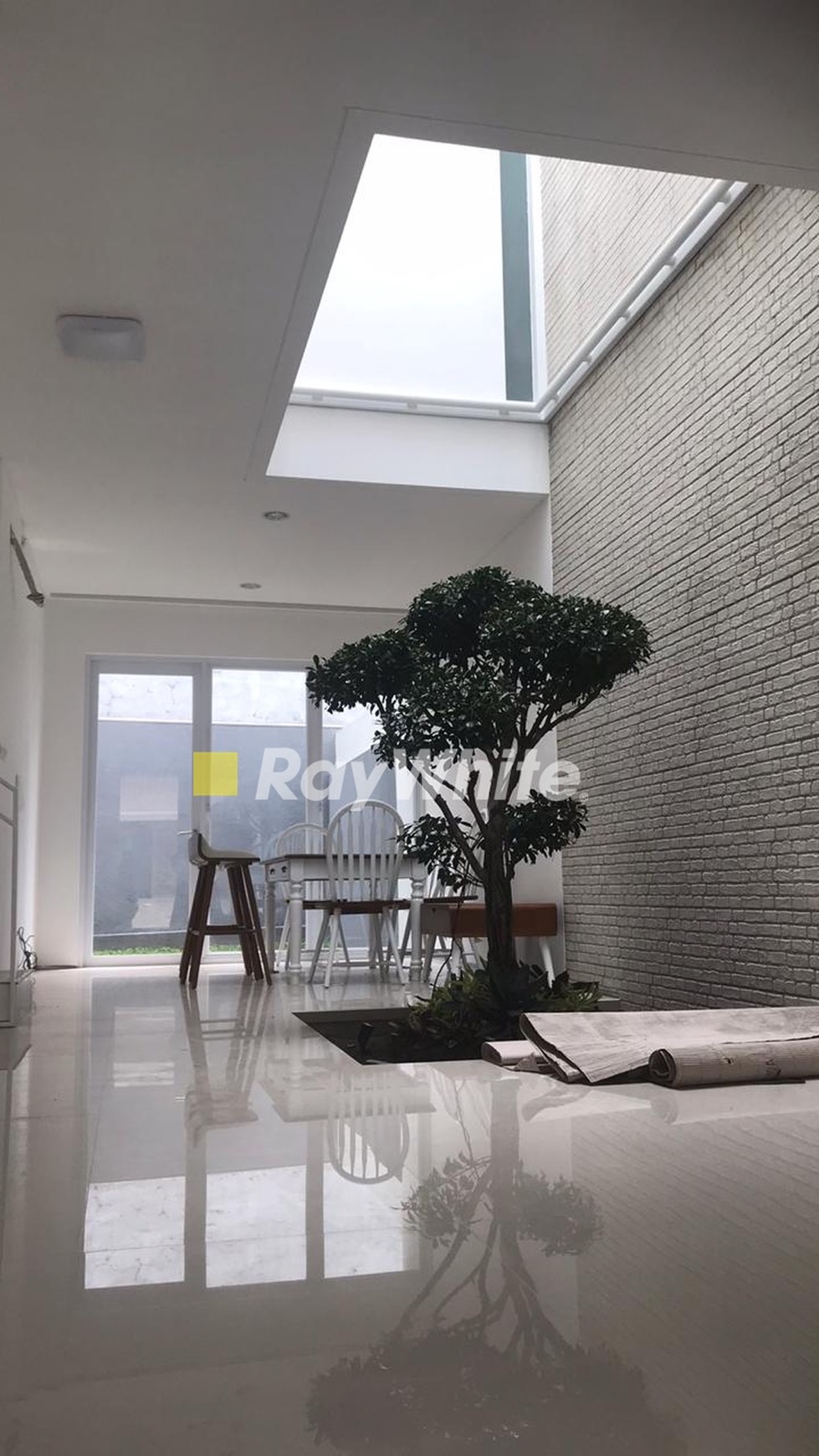 Modern Tropis Cirendeu