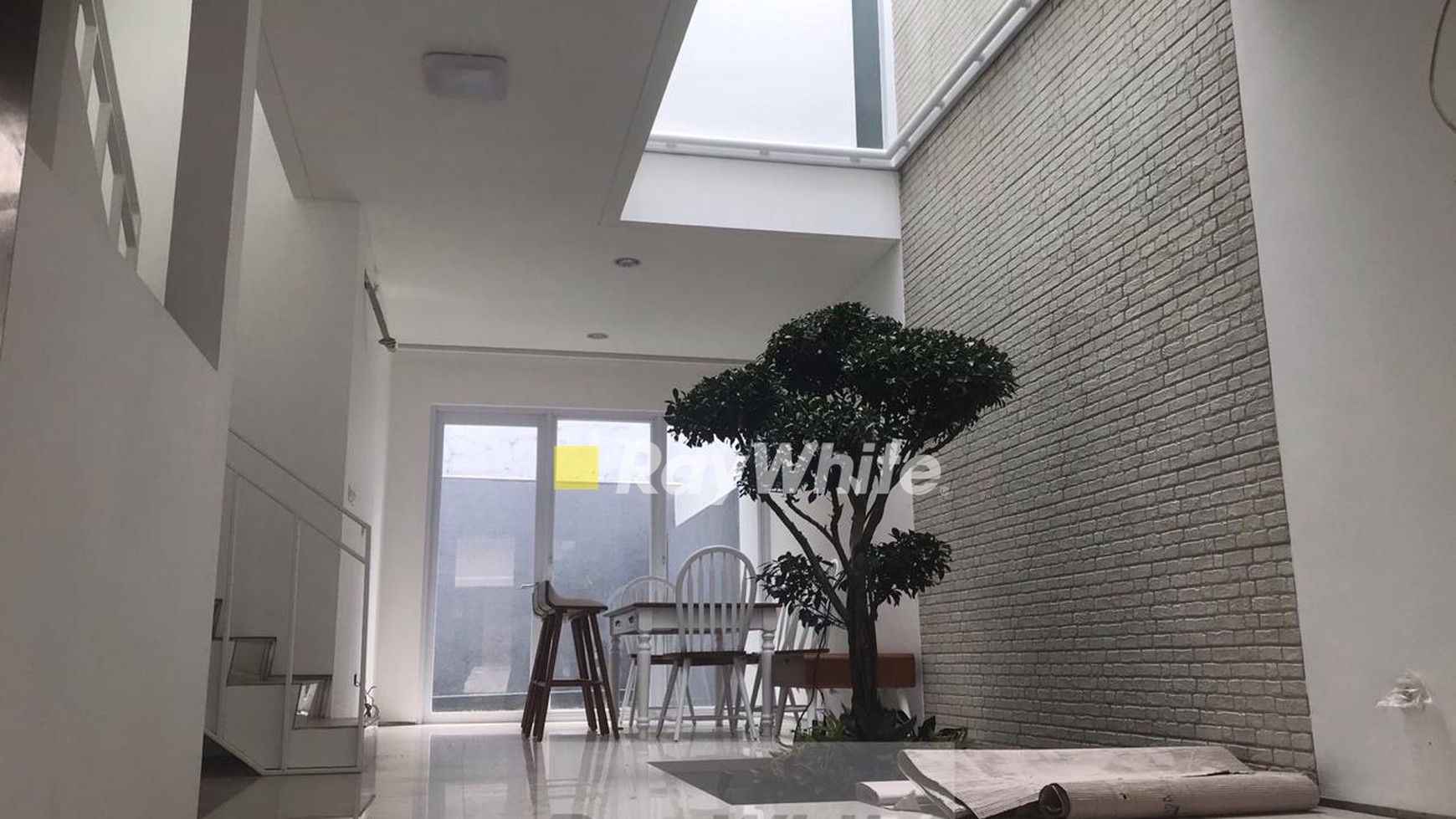 Modern Tropis Cirendeu