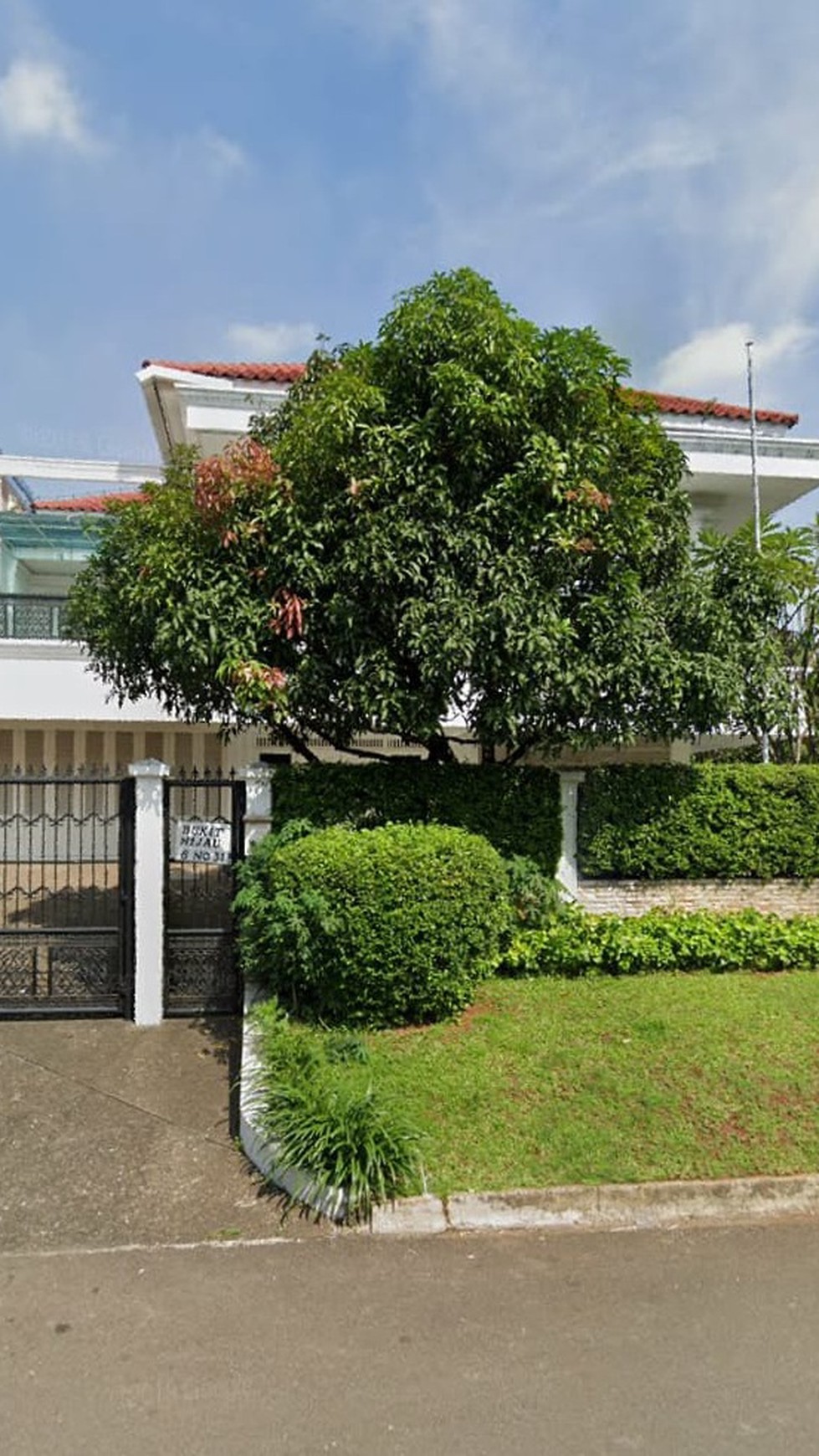 Disewakan rumah asri, bagus dan nyaman di bukit hijau, pondok indah. jaksel