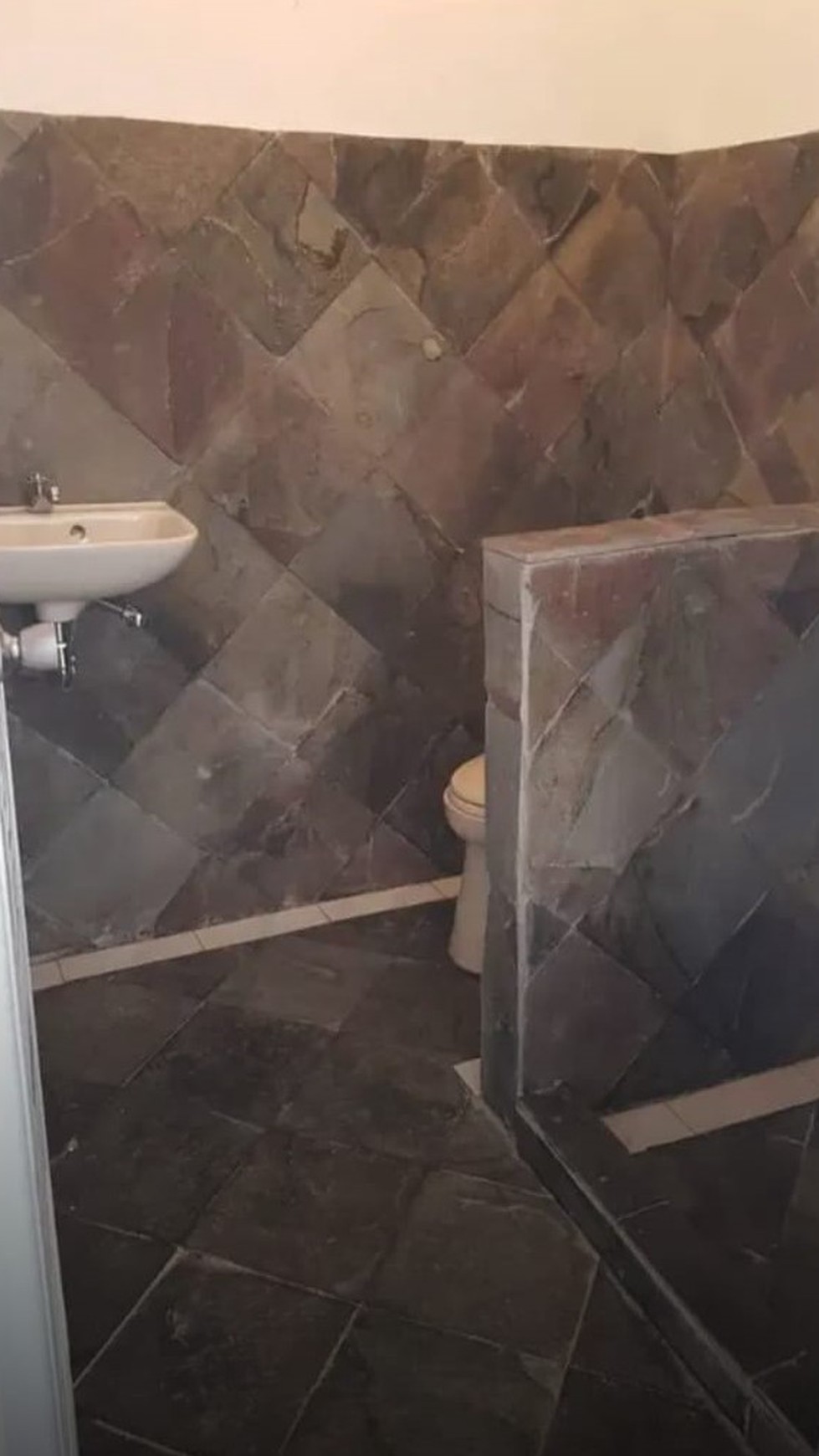 Rumah Lokasi Strategis dan Hunian Asri @Camar, Bintaro
