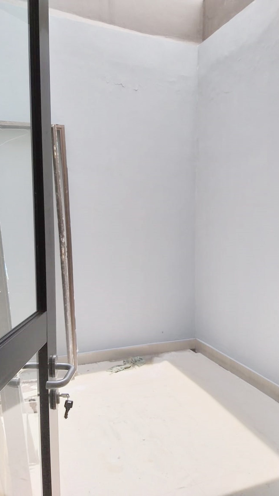 Rumah Baru, Murah dan Siap Huni di dalam cluster Graha Raya, Bintaro