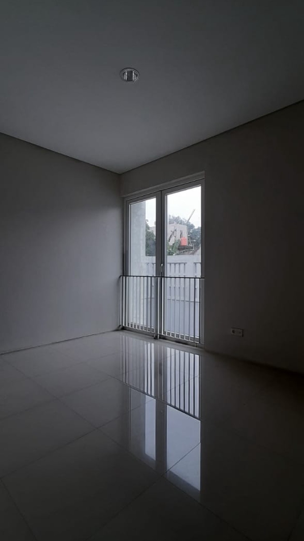 Rumah cantik minimalis, siap huni di Ciputat