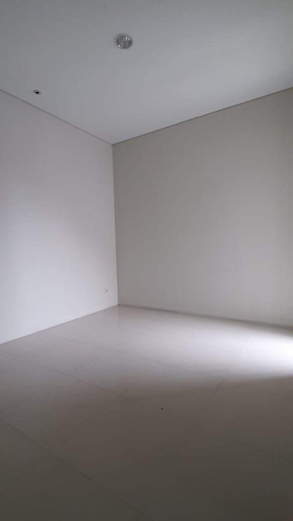 Rumah cantik minimalis, siap huni di Ciputat