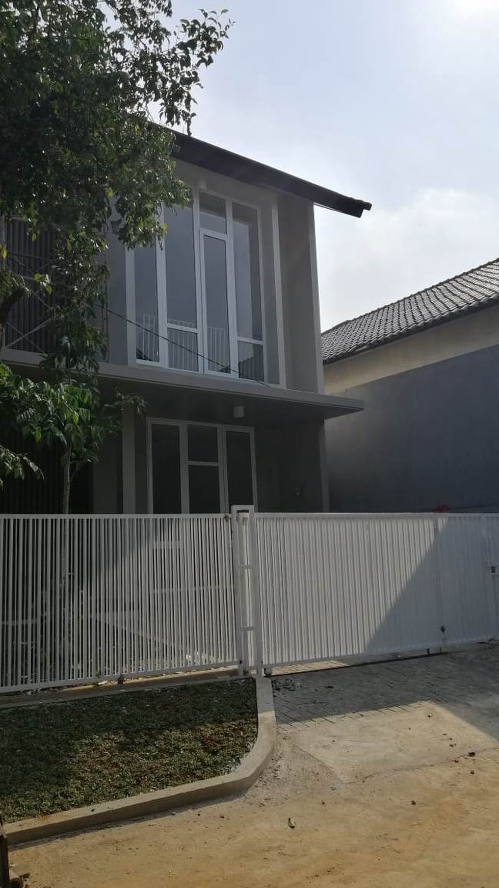 Rumah cantik siap huni di ciputat