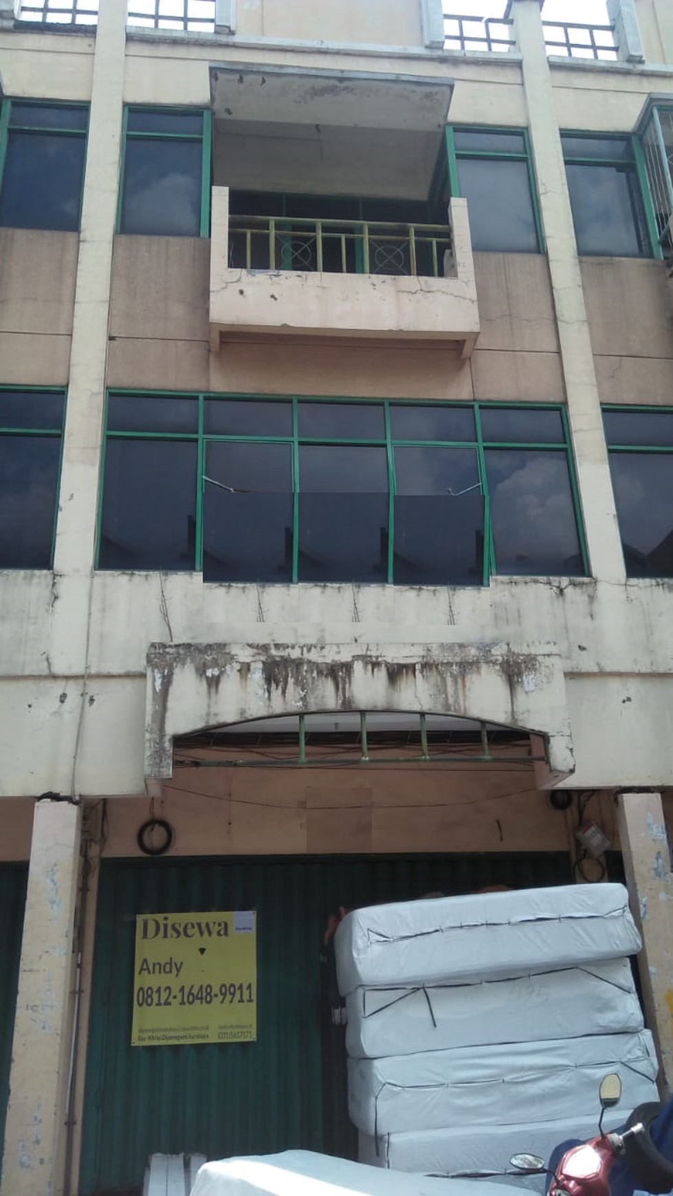 Ruko 3.5 lantai di area bisnis pengampon