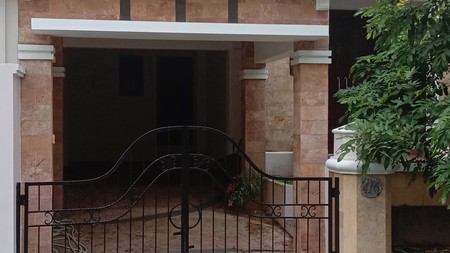 RUMAH MEWAH DALAM PERUMAHAN ELIT CASA GRANDE DEKAT KAMPUS UPN