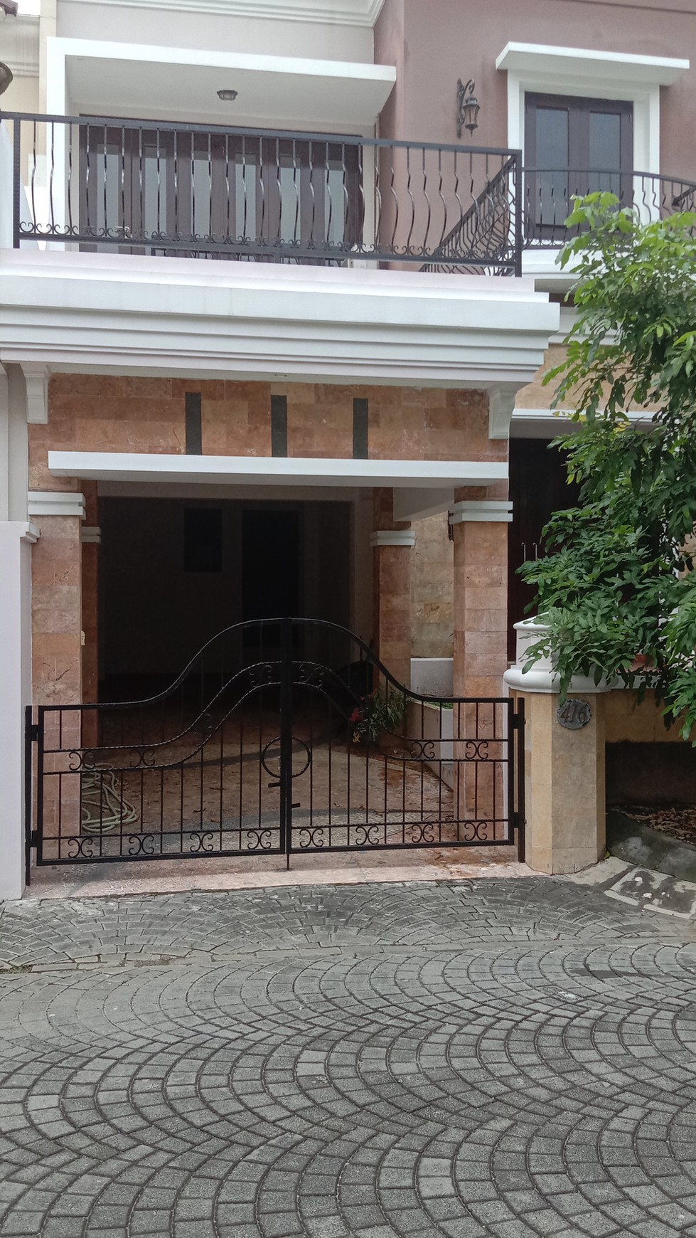 RUMAH MEWAH DALAM PERUMAHAN ELIT CASA GRANDE DEKAT KAMPUS UPN