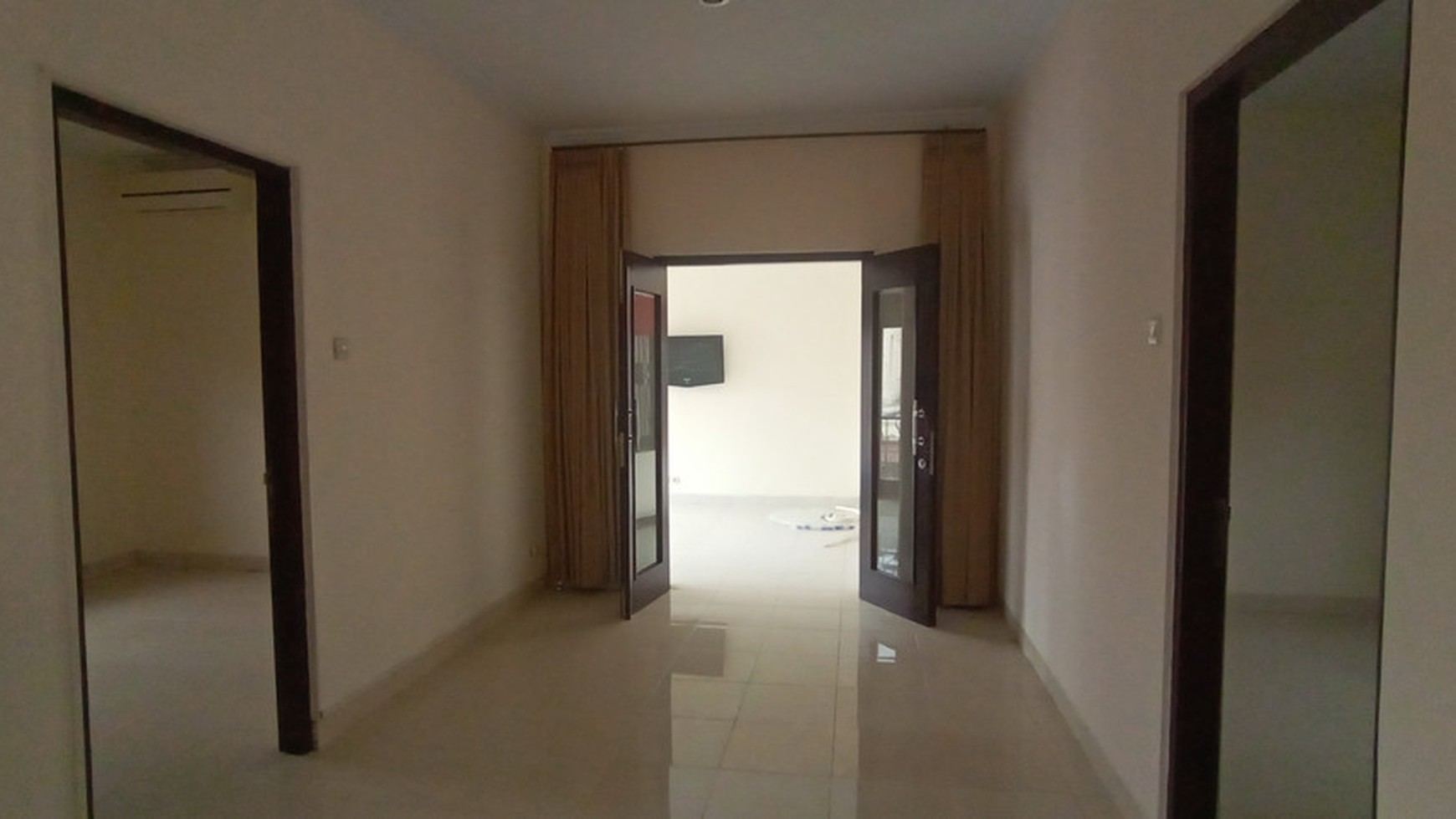 RUMAH MEWAH DALAM PERUMAHAN ELIT CASA GRANDE DEKAT KAMPUS UPN