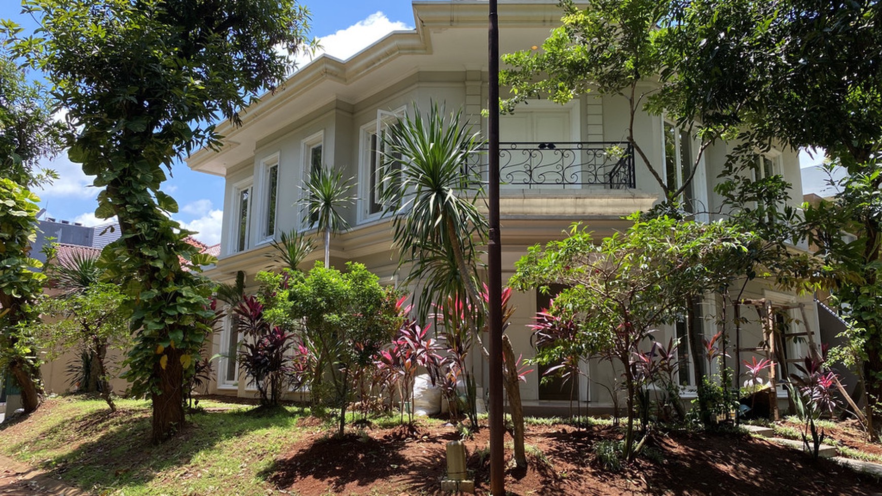 Rumah Cantik dalam Cluster Senayan Bintaro Jaya