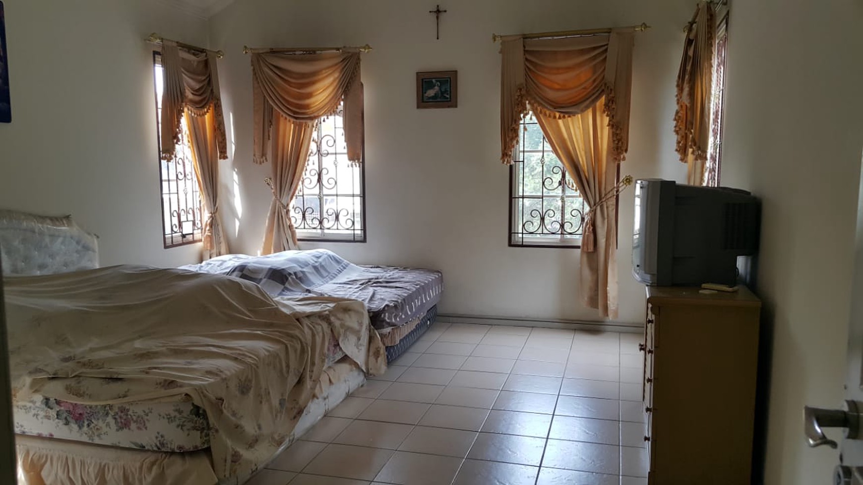 Disewakan Rumah Di Taman Imam Bonjol - JL. Halmahera - Lippo Karawaci