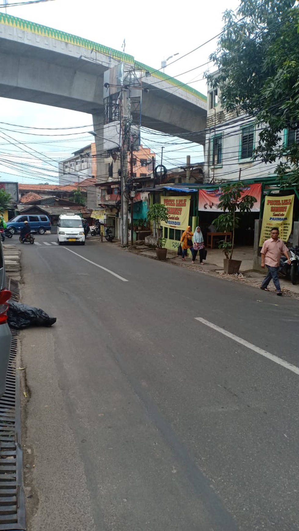 Ruko dipinggir jalan,cocok buka usaha besar di Ulujami Jaksel