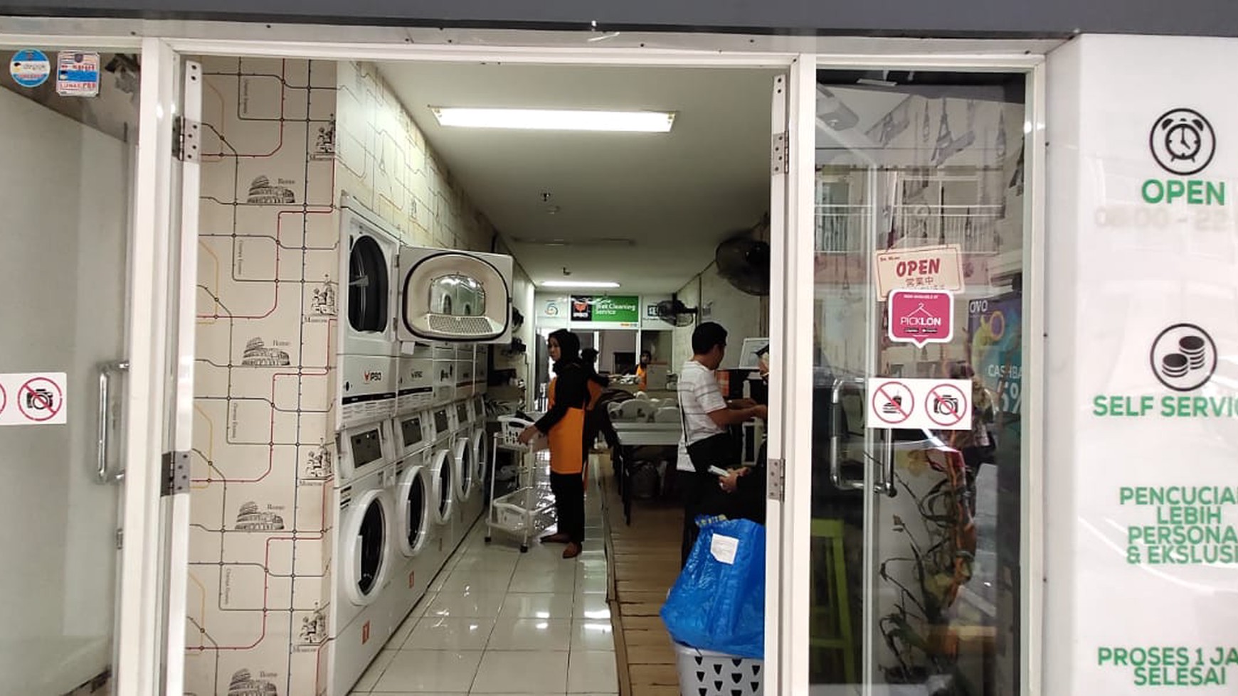 Ruko 2 lantai beserta usahanya di Jl. Margonda Raya