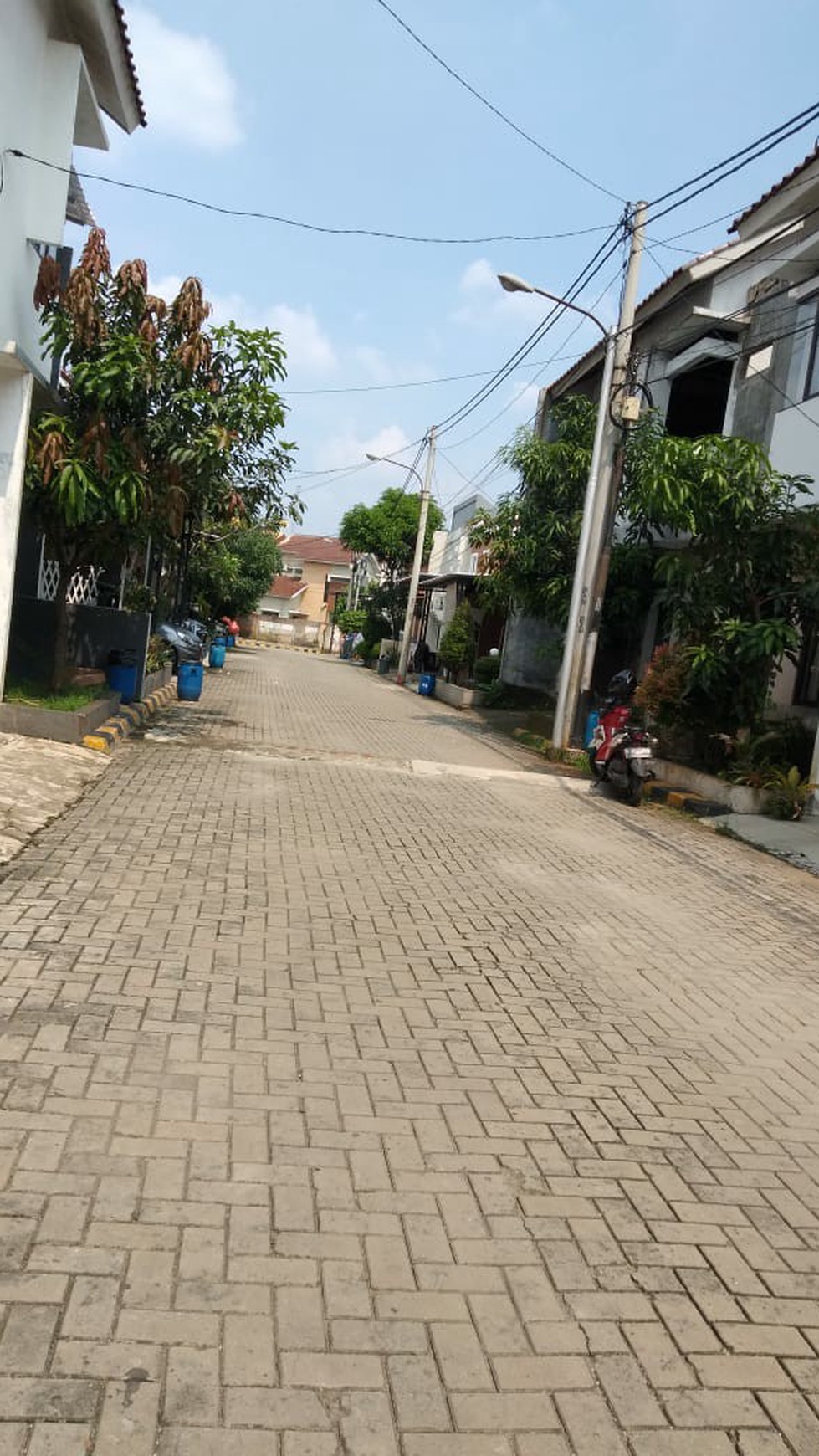 Rumah 2 Lantai di Perumahan Diamond Golden Cinere