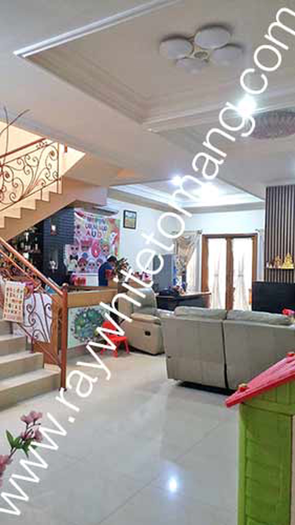 kepa Duri Rumah 2 Lantai di Jalanan Lebarrr