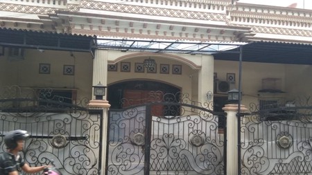 RUMAH TINGGAL DI JL BESOLE RAYA, DEKAT JL KABUPATEN, SLEMAN