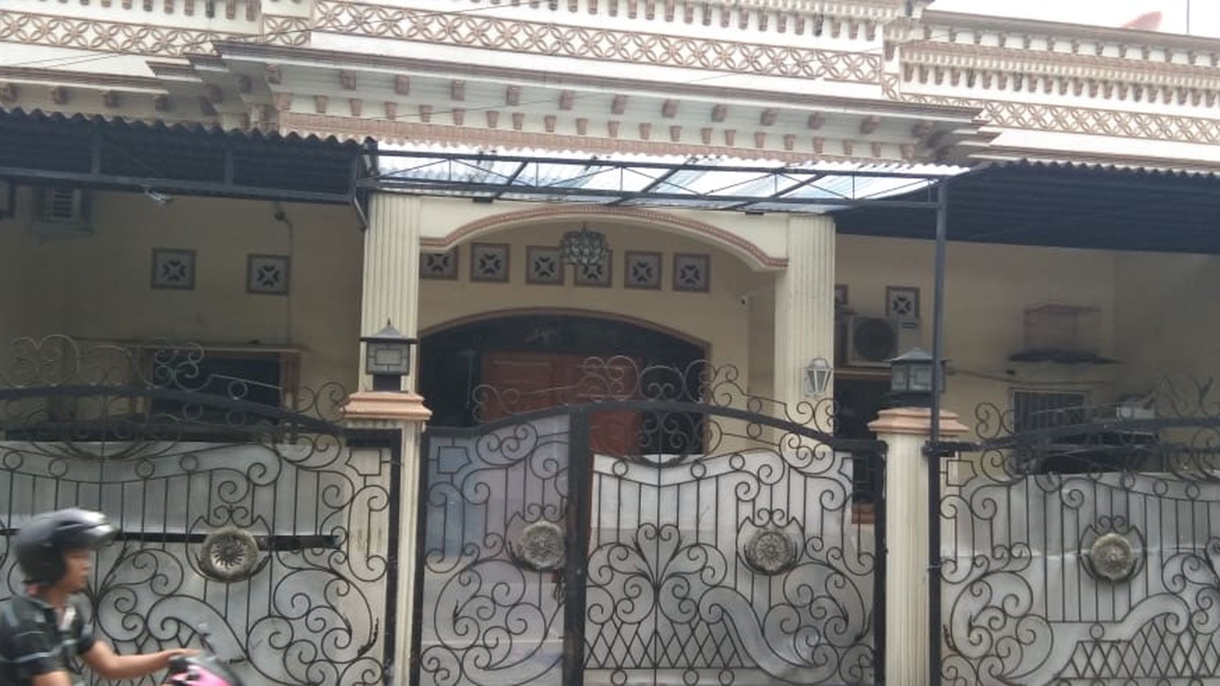 RUMAH TINGGAL DI JL BESOLE RAYA, DEKAT JL KABUPATEN, SLEMAN
