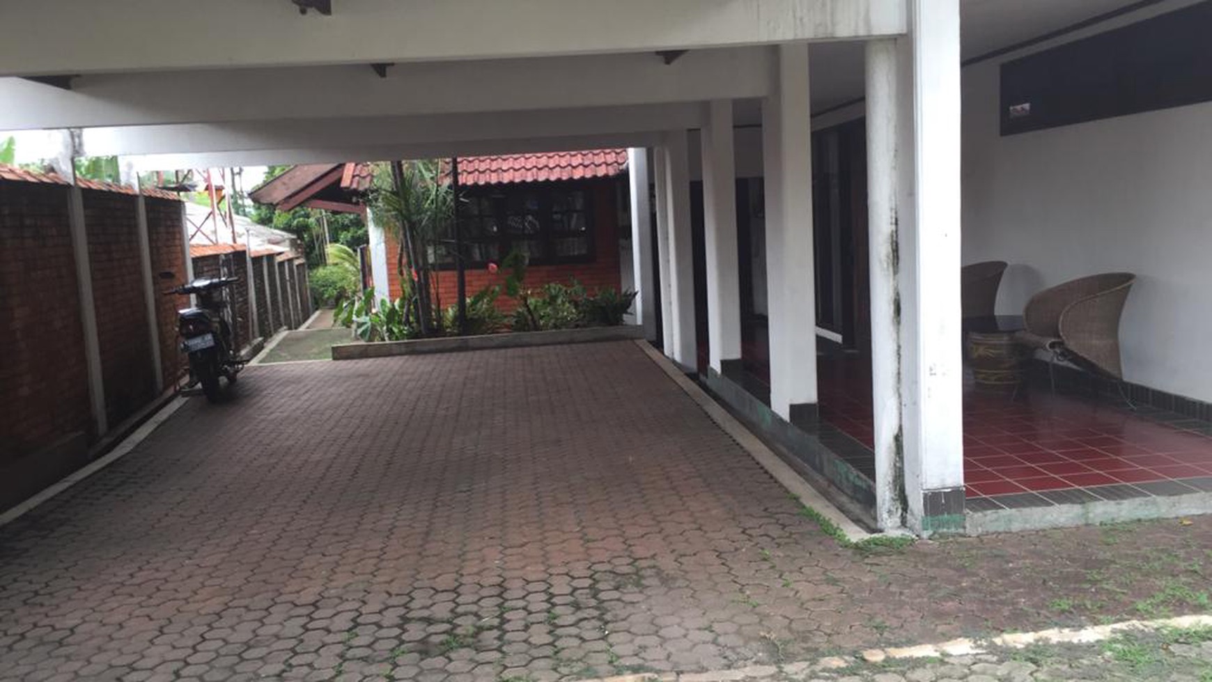 Rumah halaman luas,siap huni di Pesanggrahan jakasel