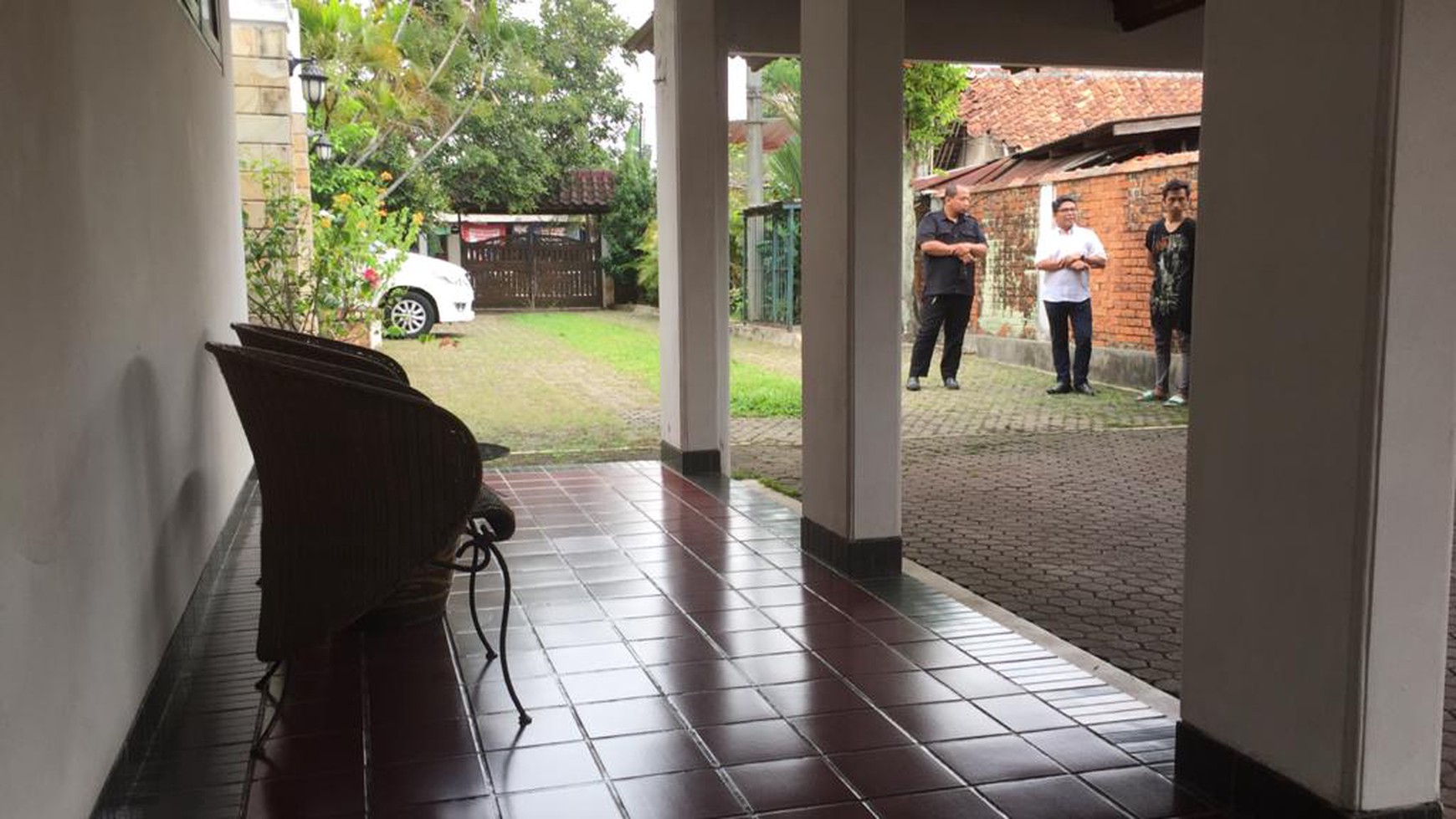 Rumah halaman luas,siap huni di Pesanggrahan jakasel