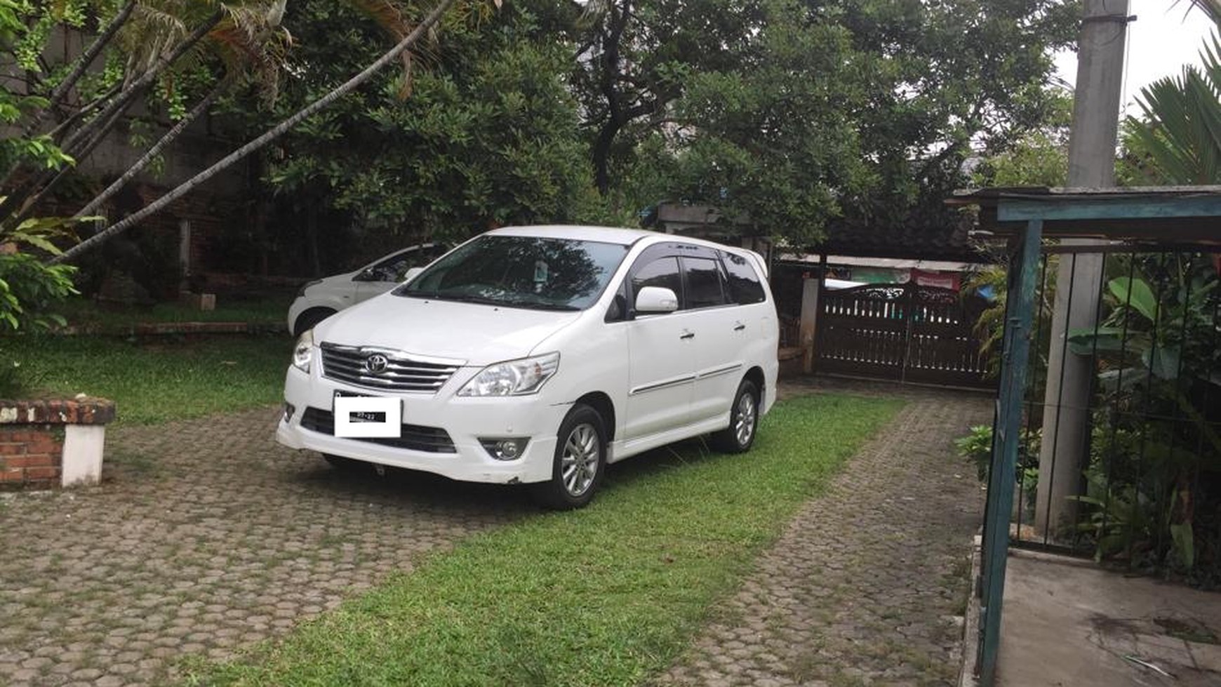 Rumah halaman luas,siap huni di Pesanggrahan jakasel