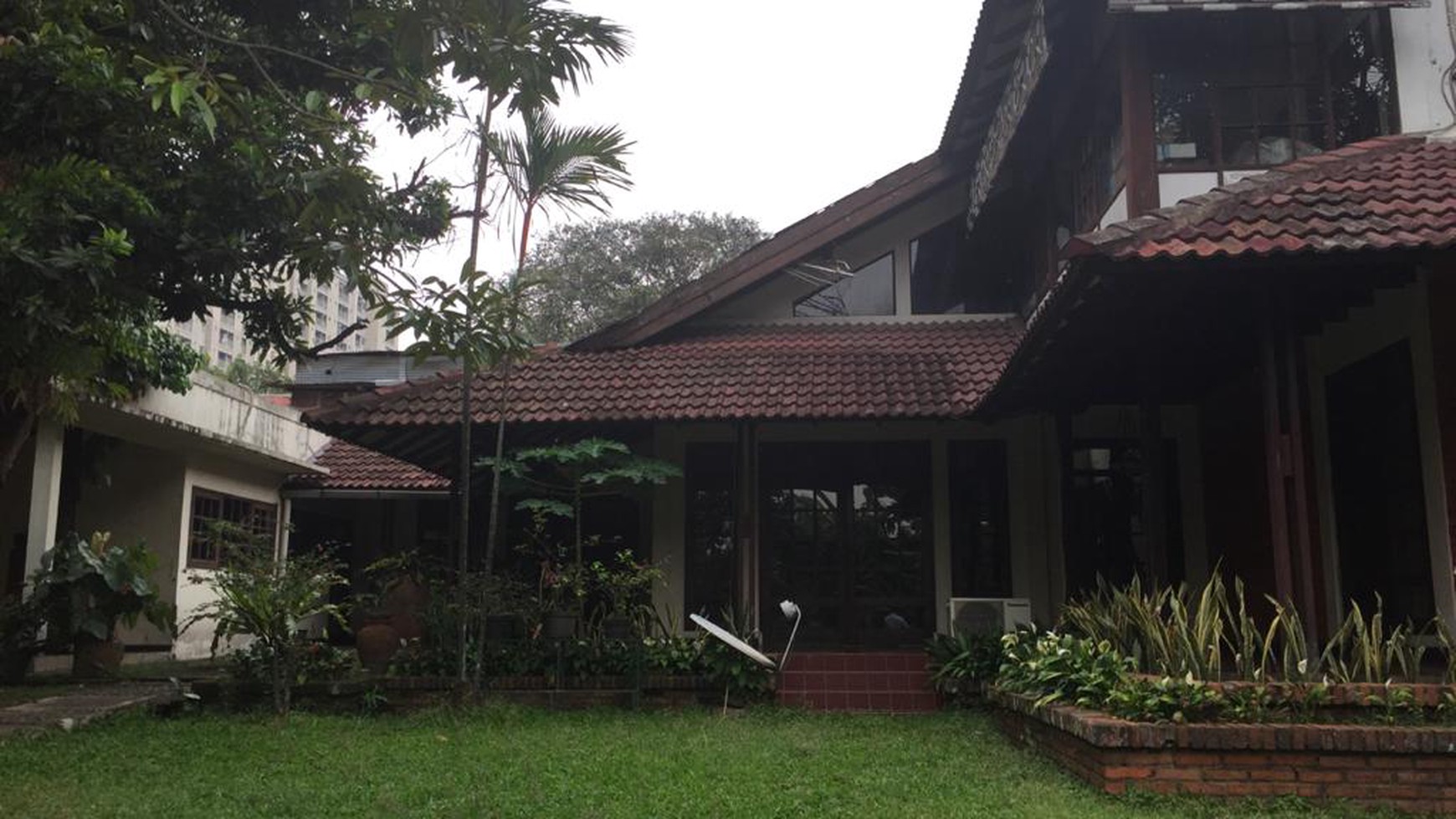 Rumah halaman luas,siap huni di Pesanggrahan jakasel