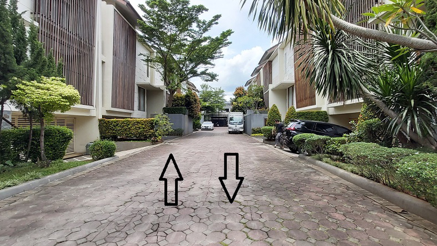 Townhouse Disewakan di Kemang, Jakarta Selatan, Private Swimming Pool, Semi Furnsihed, 3 Bedroom