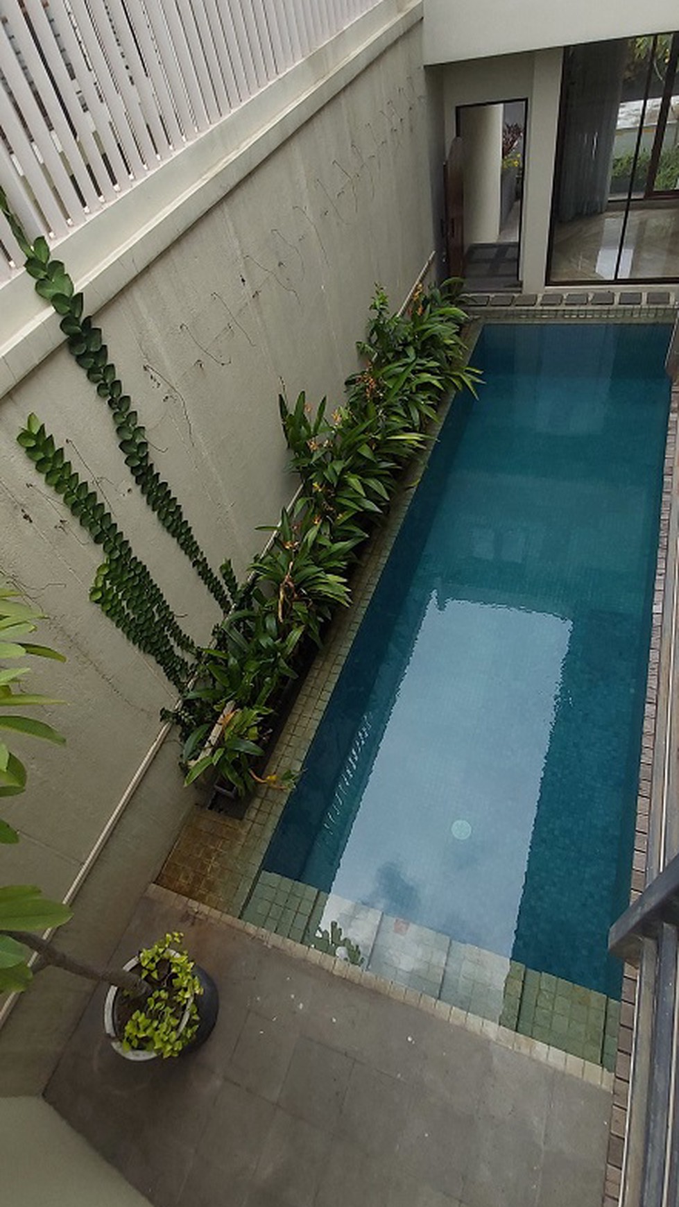 Townhouse Disewakan di Kemang, Jakarta Selatan, Private Swimming Pool, Semi Furnsihed, 3 Bedroom