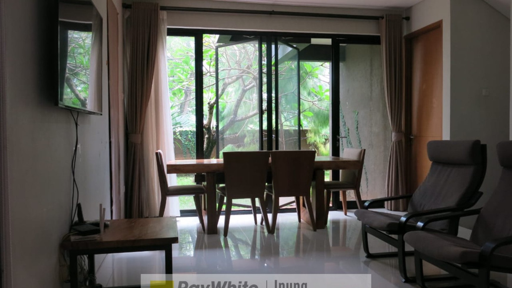 Rumah Rasa Villa Eksklusif di Cinere