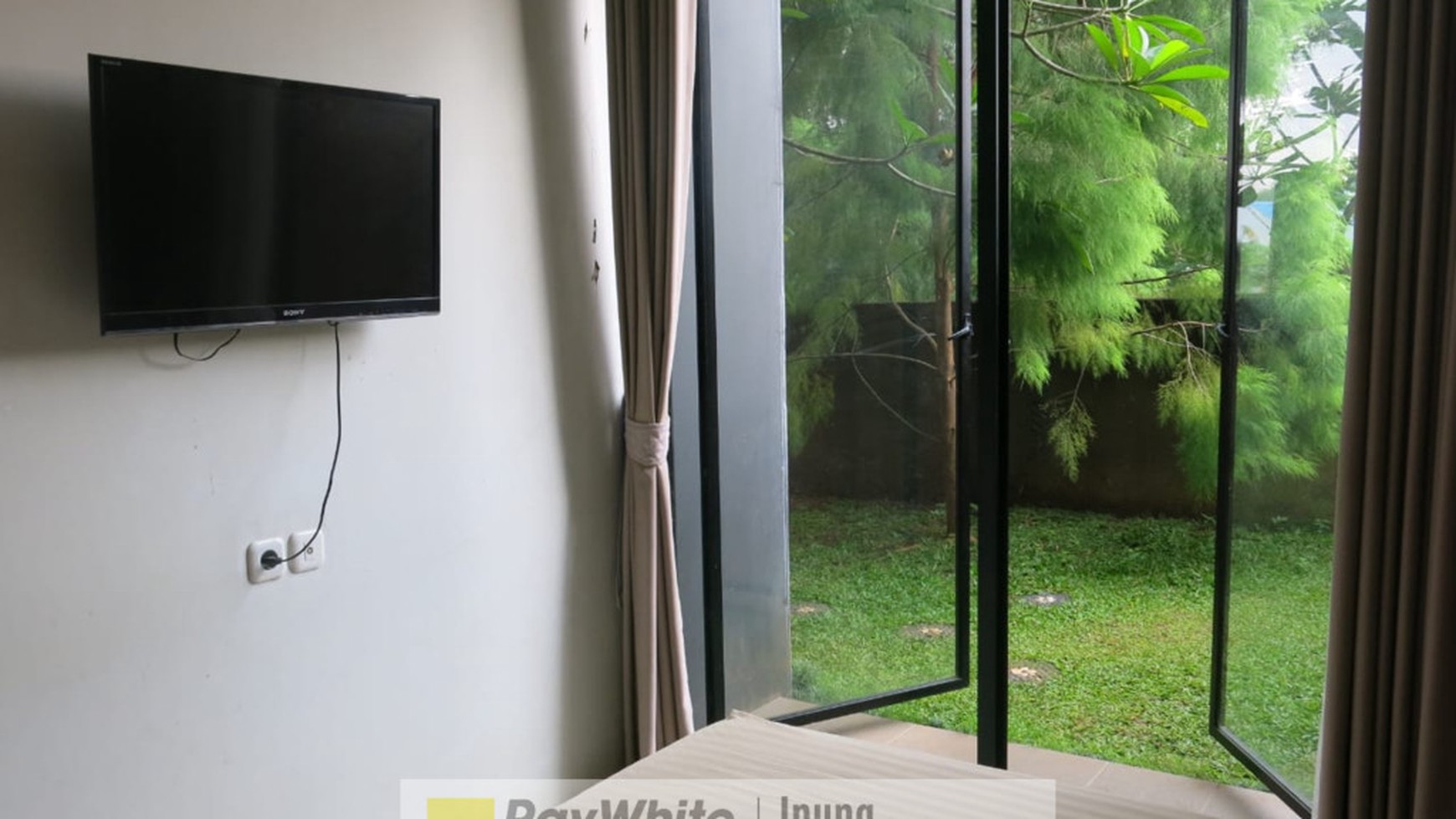 Rumah Rasa Villa Eksklusif di Cinere