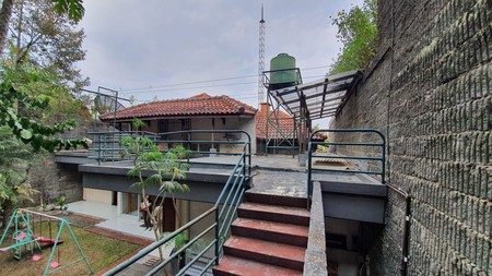 Rumah Luas di Cipaku Indah Bandung