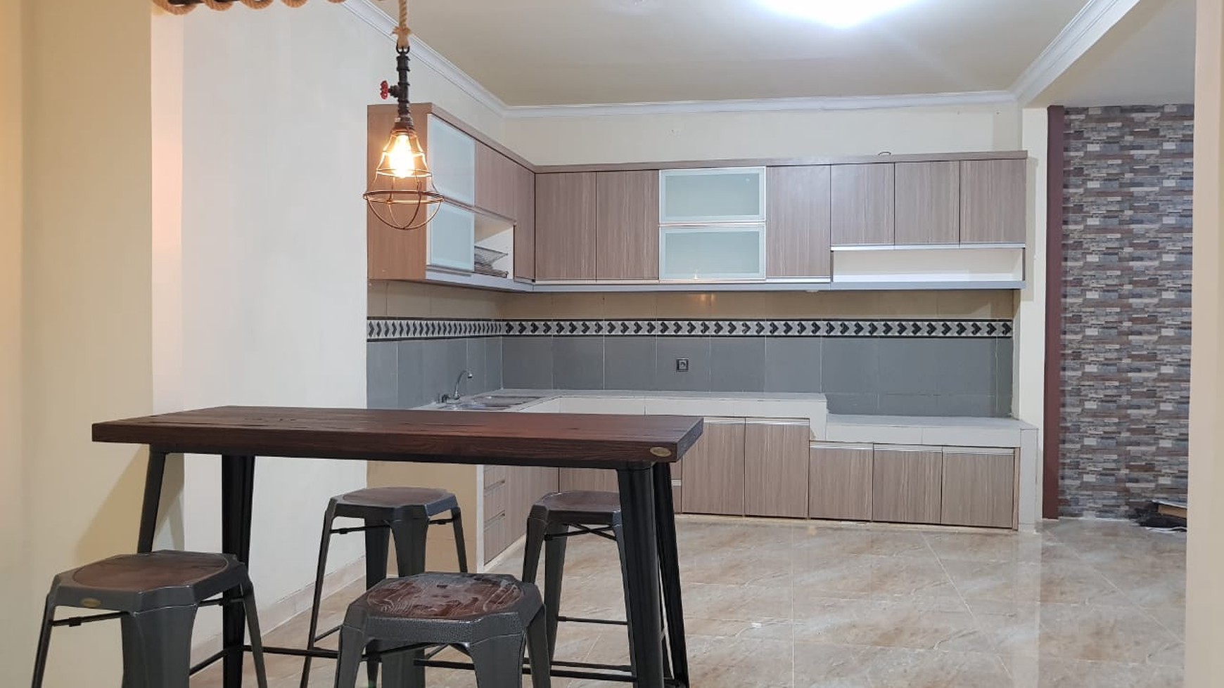 Rumah siap huni di Delatinos