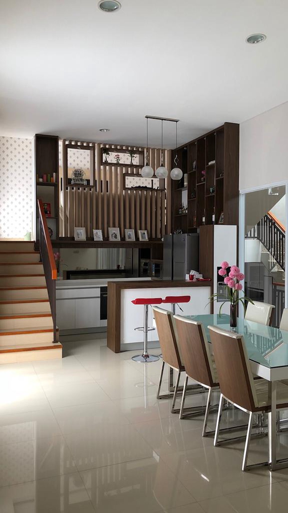 Dijual rumah dalam cluster, full furnished, dan siap tinggal.