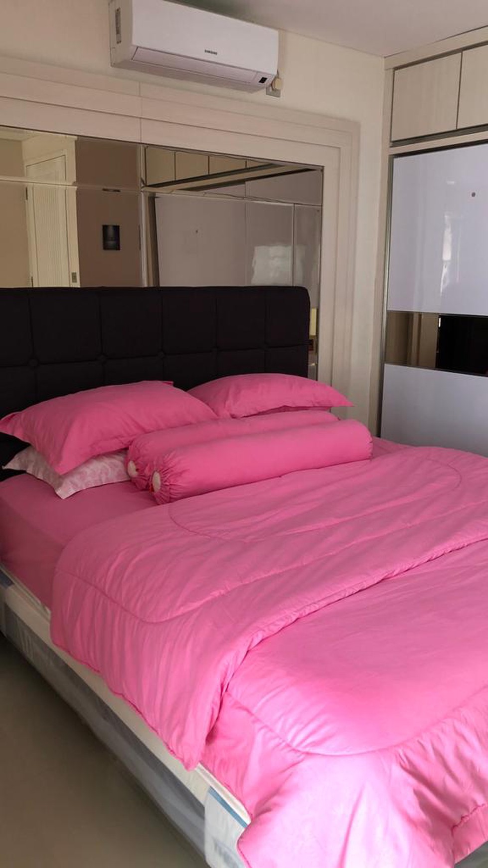 Dijual rumah dalam cluster, full furnished, dan siap tinggal.