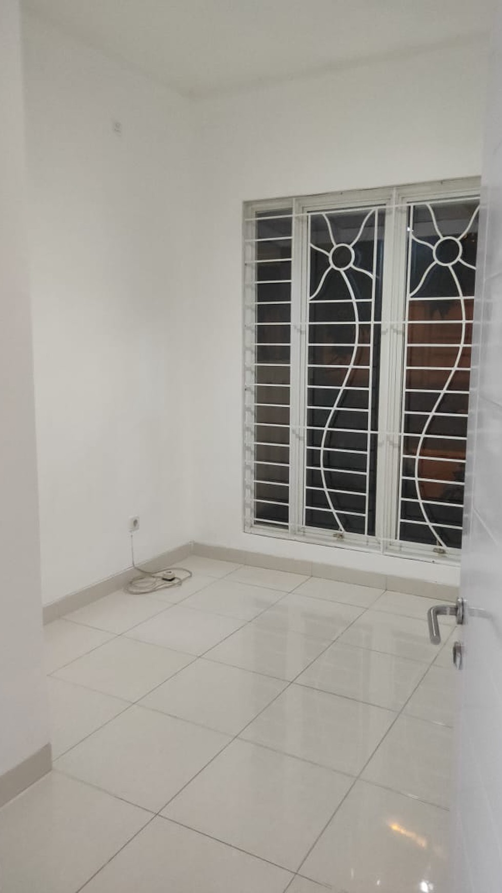 Rumah Siap Huni, Hunian Nyaman, dan Lingkungan Hijau Asri @Emerald View, Bintaro