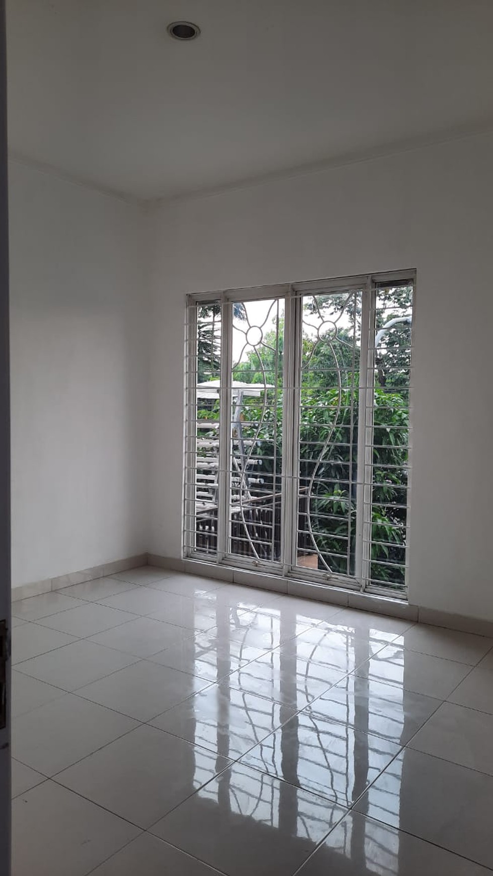 Rumah Siap Huni, Hunian Nyaman, dan Lingkungan Hijau Asri @Emerald View, Bintaro