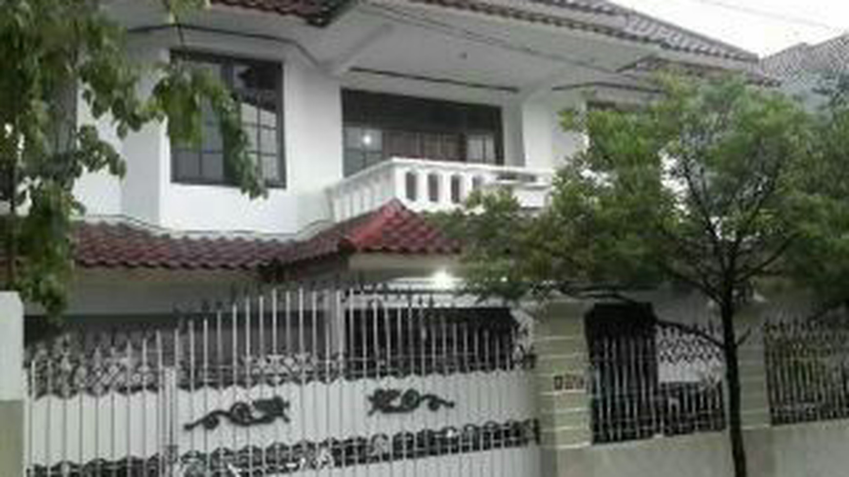 Rumah raya klampis anom  Surabaya