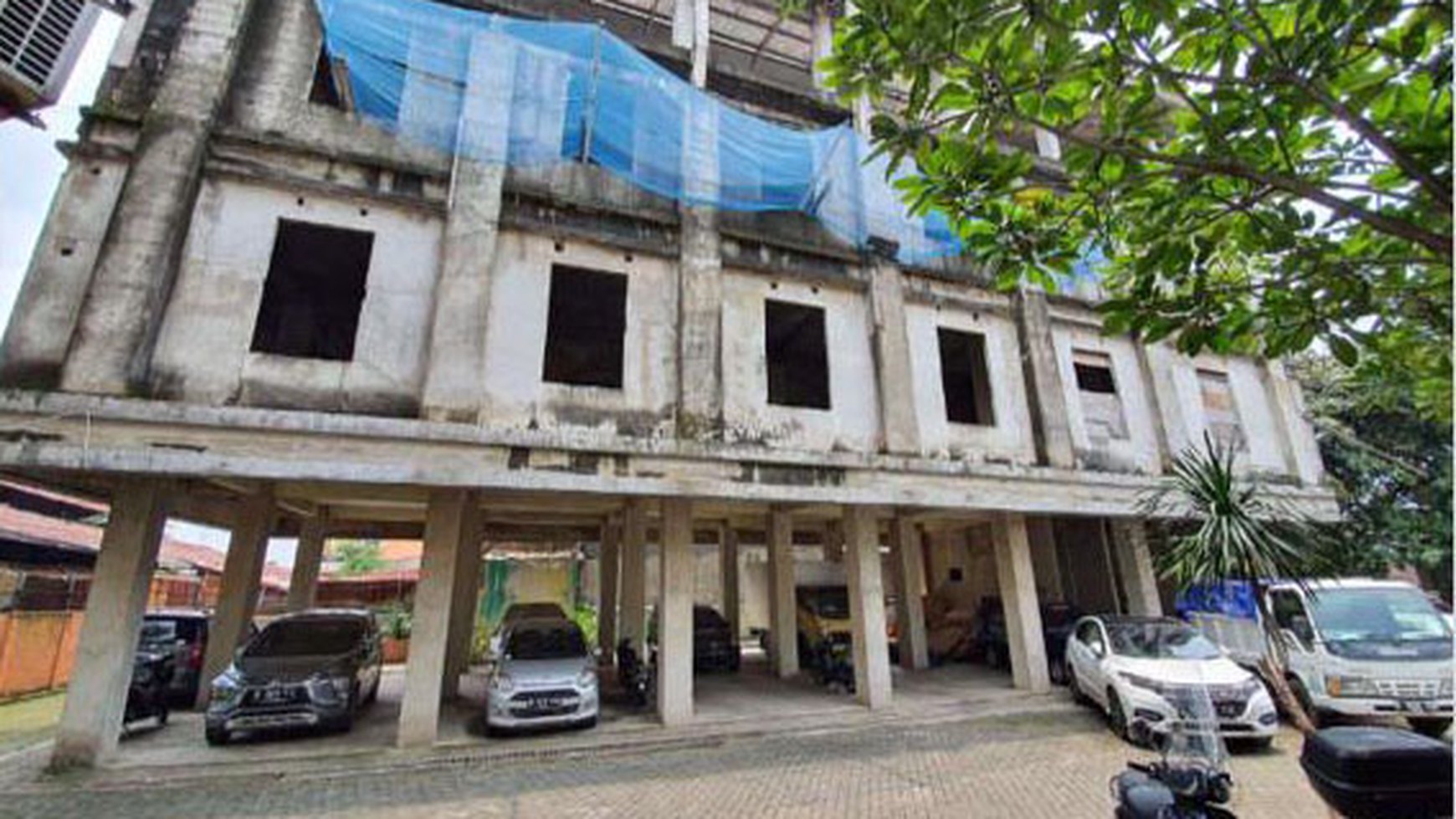 [ Gedung Setengah Jadi Struktur Bangunan Selesai Duren Sawit Raya Centre  Luas 294m2 ]