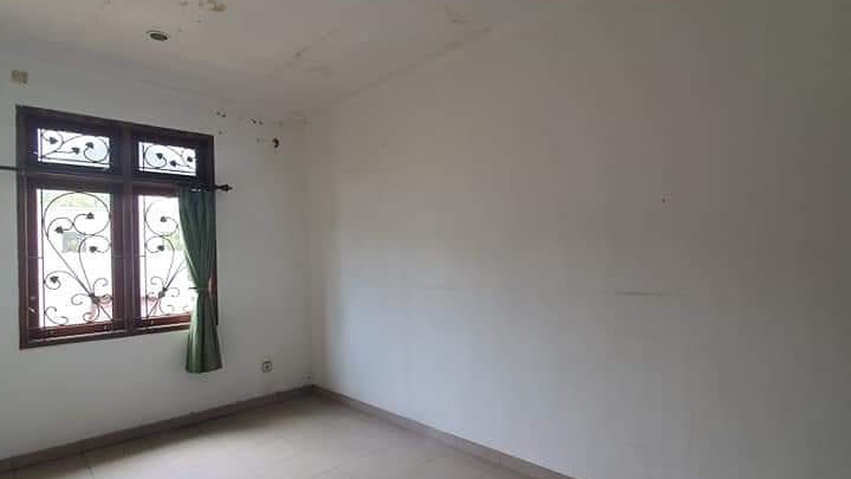 Dijual Rumah Cantik Dalam Komplek Cirendeu