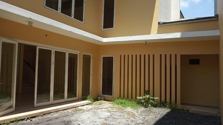 Rumah usaha 2 lantai Royal Residence