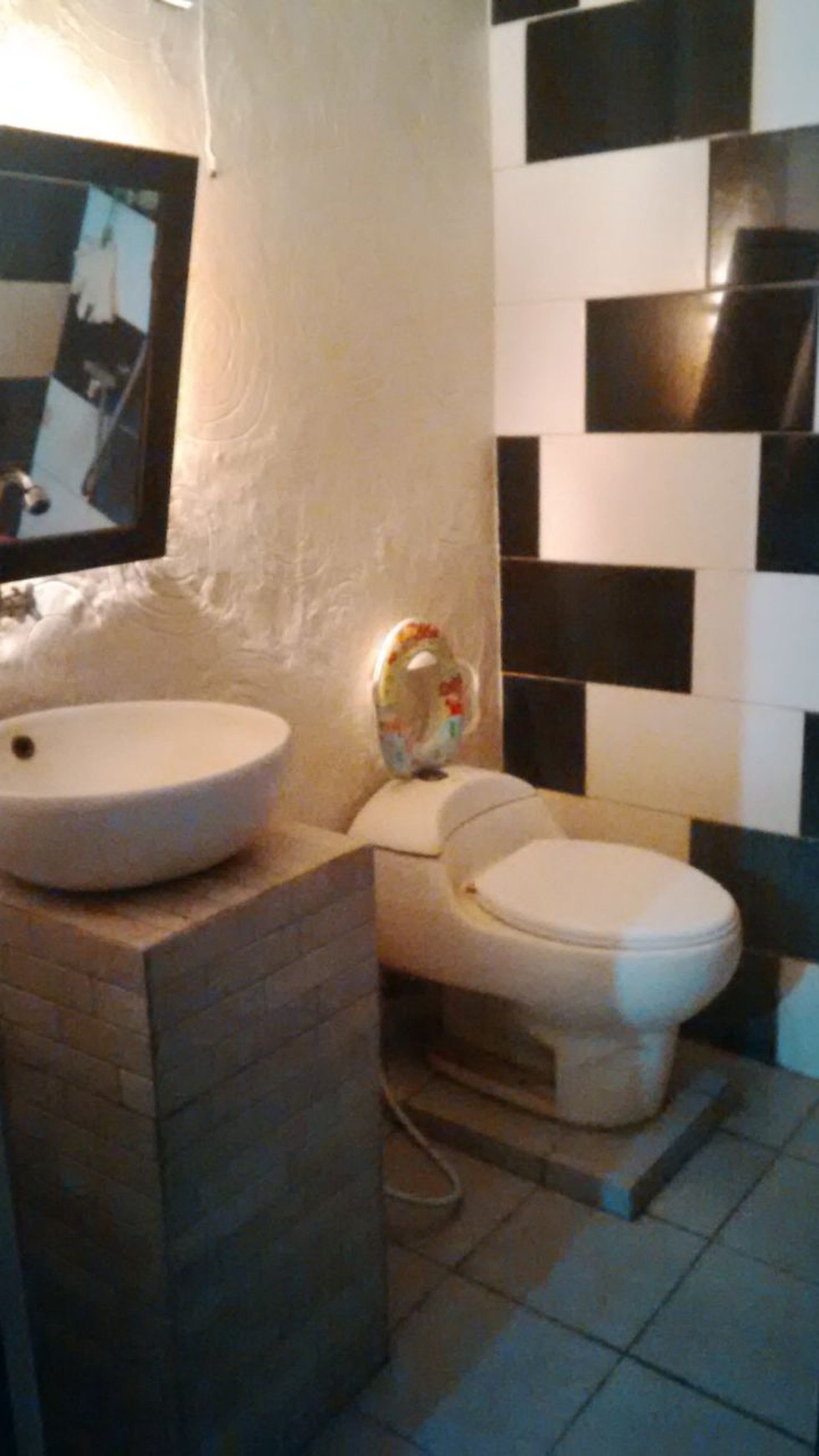 Rumah siap huni,nyaman di Cipadu, minimalis, sdh direnov..tenang, tidak banjir